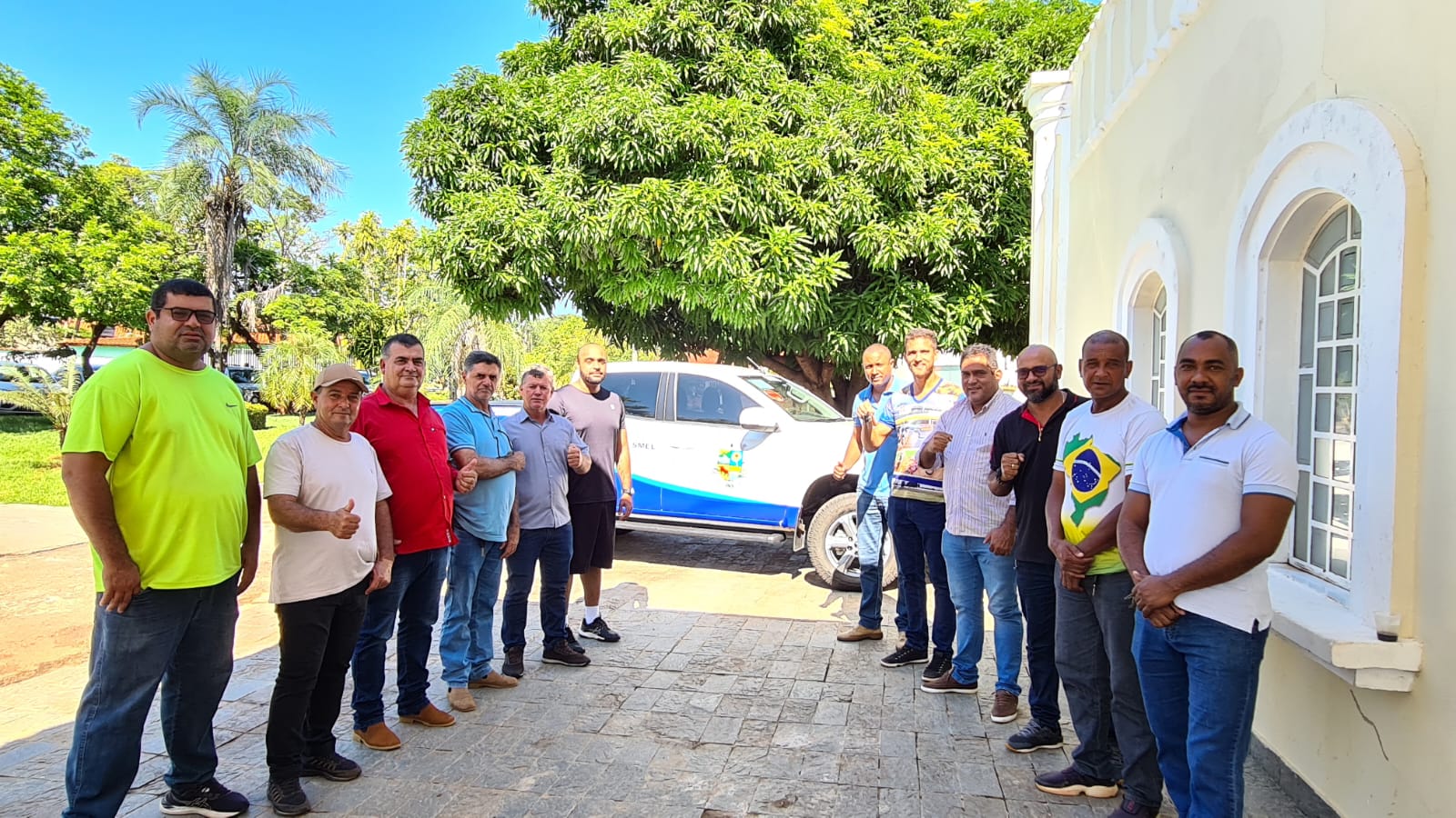 A Prefeitura de Nova Xavantina Adquire Camionete 0km Para Fortalecer o Esporte Local, e Vereadores da Câmara Municipal, Participaram do Recebimento Desse Veículo.