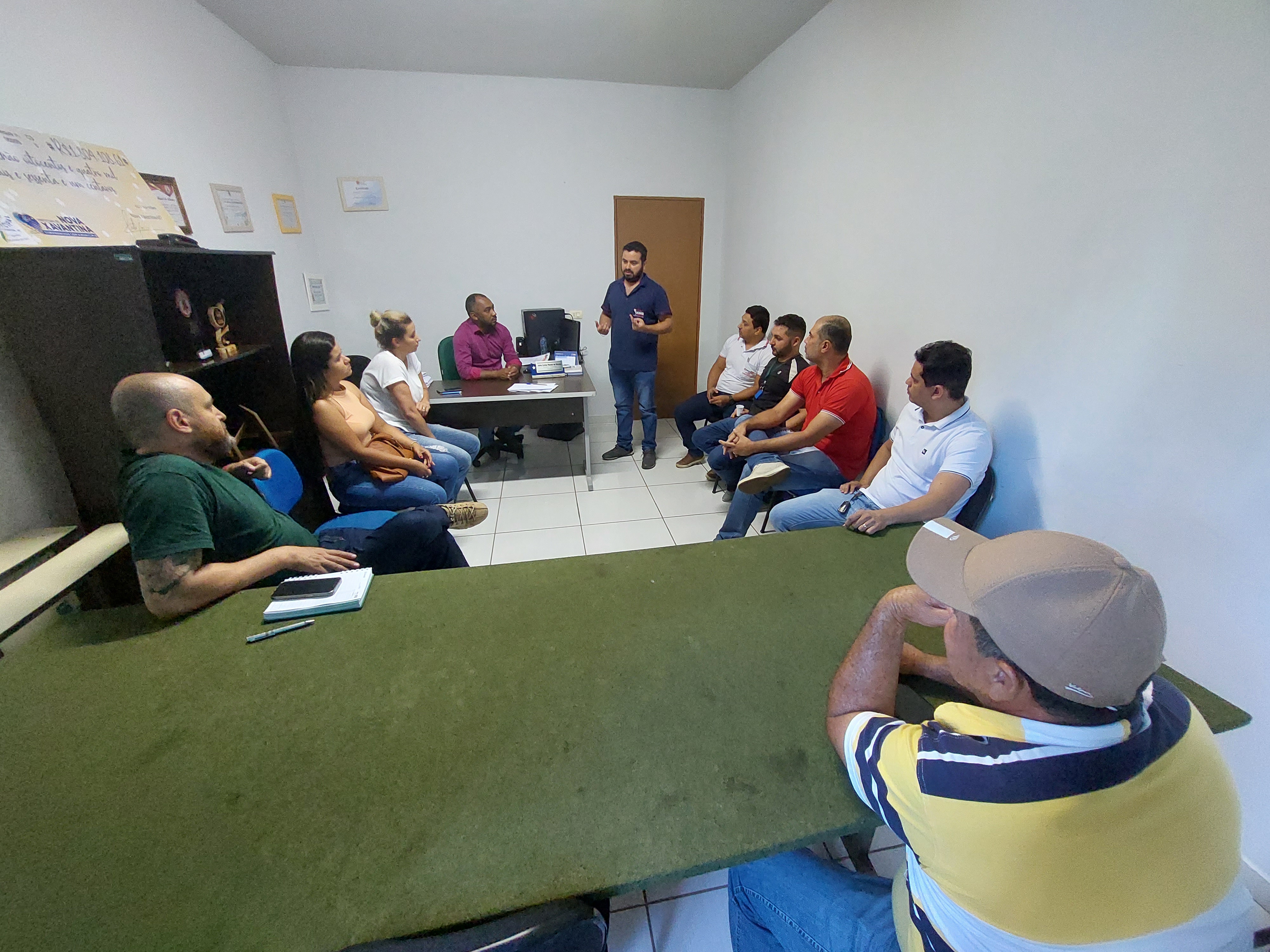 Câmara Municipal de Nova Xavantina-MT, em conjunto, com a Secretária de Saúde, se reuniram com todos os Proprietários de Farmácias do município.