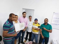 Câmara Municipal, participaram da entrega dos títulos definitivos do Instituto de Terras de Mato Grosso (INTERMAT).