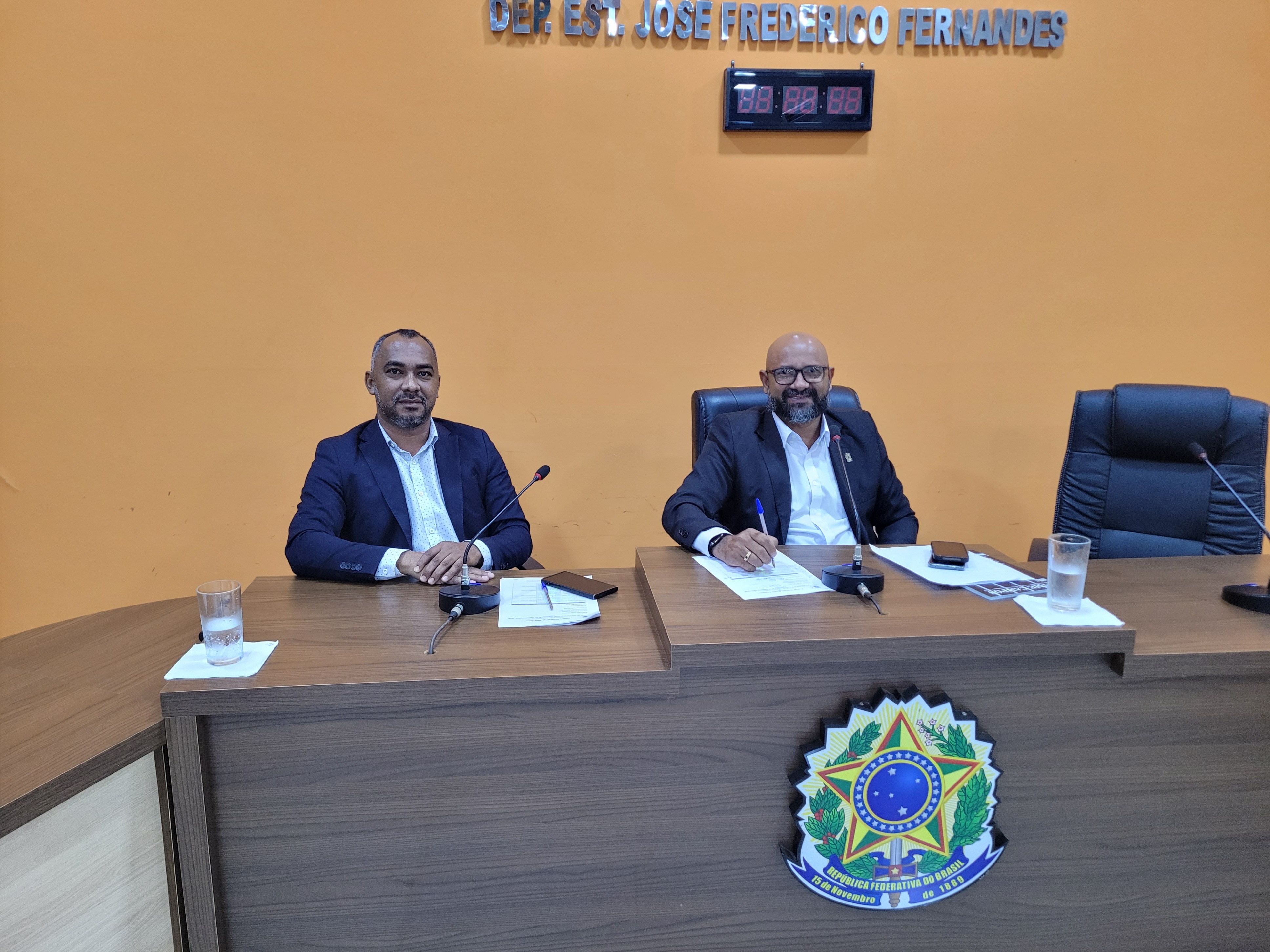 Vereadores Elias Bueno (Presidente) e Jubio Carlos (Secretário na Sessão)