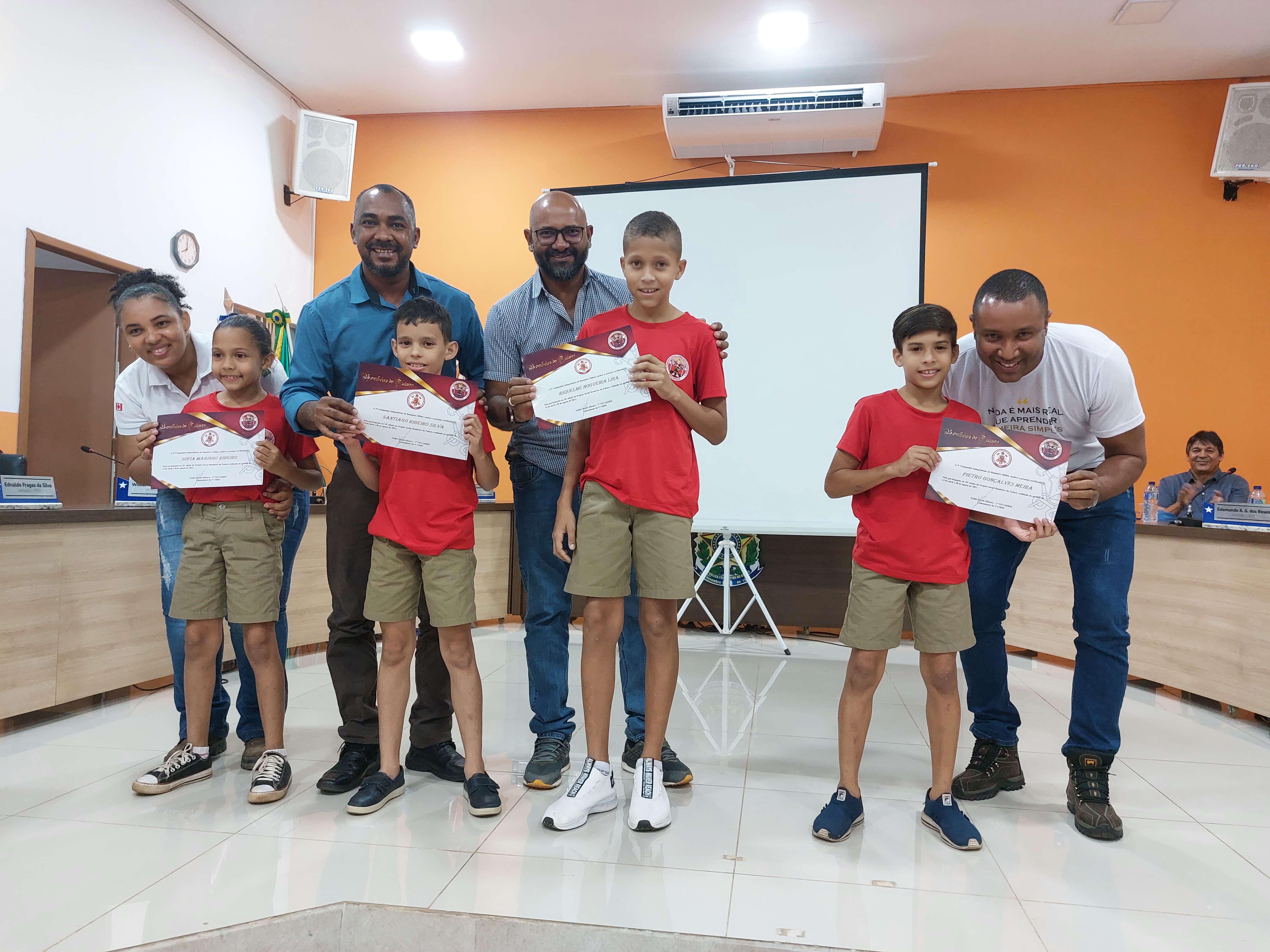 Presidente da Câmara Municipal e os Demais Vereadores, Participaram da Solenidade de Encerramento da 10ª Edição do  Projeto Social Bombeiros do Futuro.