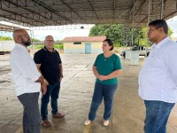 Presidente da Câmara Municipal, em Conjunto, com a Dep.Federal Coronel Fernanda do PL e o Senhor Pastor Dr.Valter, Estiveram na Feira Coberta Para Tratar das Reformas e as Melhorias Para os Feirantes.