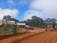 Vereadores da Câmara Municipal, estiveram concluindo demandas no P.A Piau onde a chuva está prejudicando as estradas.