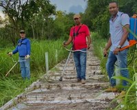 Vereadores da Câmara Municipal, tomaram a iniciativa de roçar e limpar a Escadaria que da acesso ao Morro do Cruzeiro e também ao Pátio da Igreja no bairro Centro Oeste.